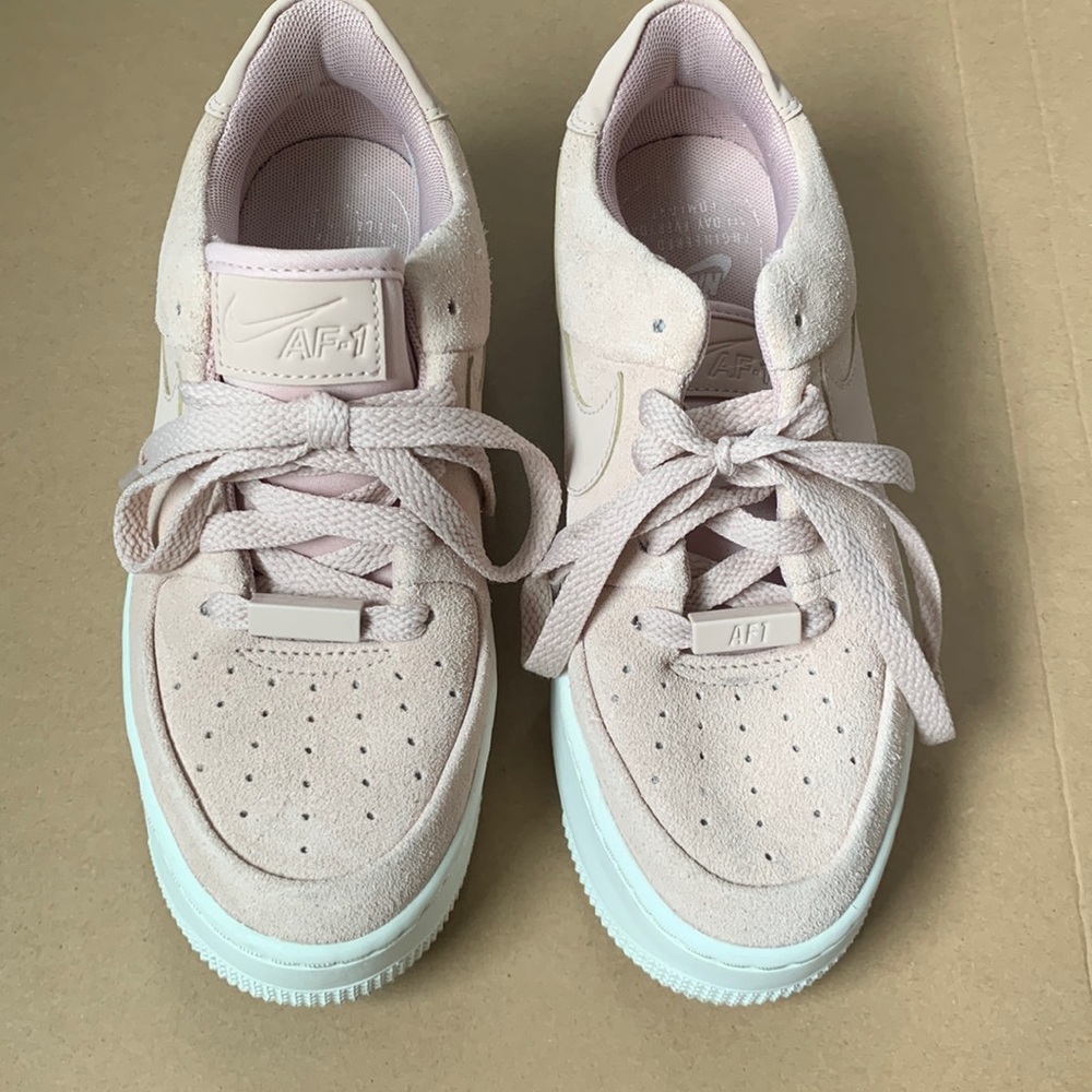 Nike Air Force 1 Sage Low